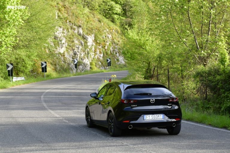 Mazda 3 Skyactiv-X Exclusive AT: la prova su strada