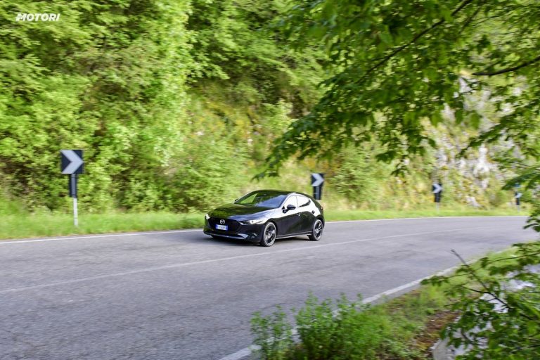 Mazda 3 Skyactiv-X Exclusive AT: la prova su strada