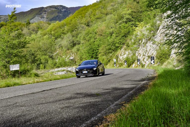 Mazda 3 Skyactiv-X Exclusive AT: la prova su strada