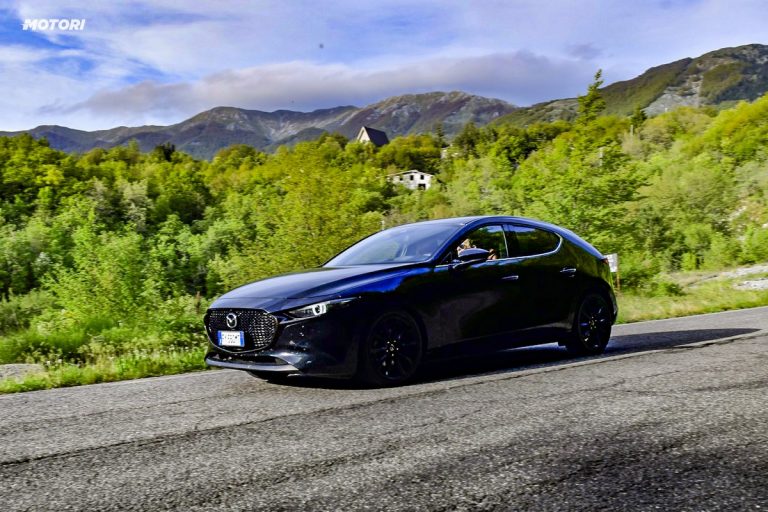 Mazda 3 Skyactiv-X Exclusive AT: la prova su strada