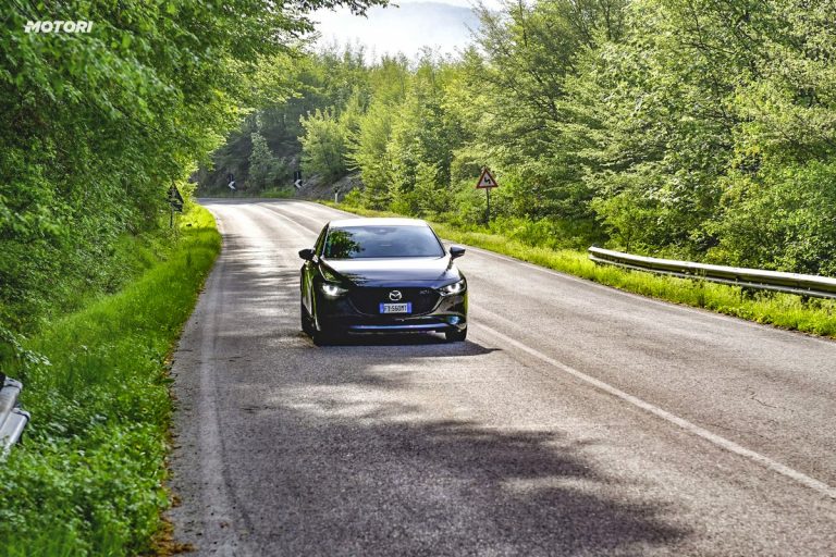 Mazda 3 Skyactiv-X Exclusive AT: la prova su strada