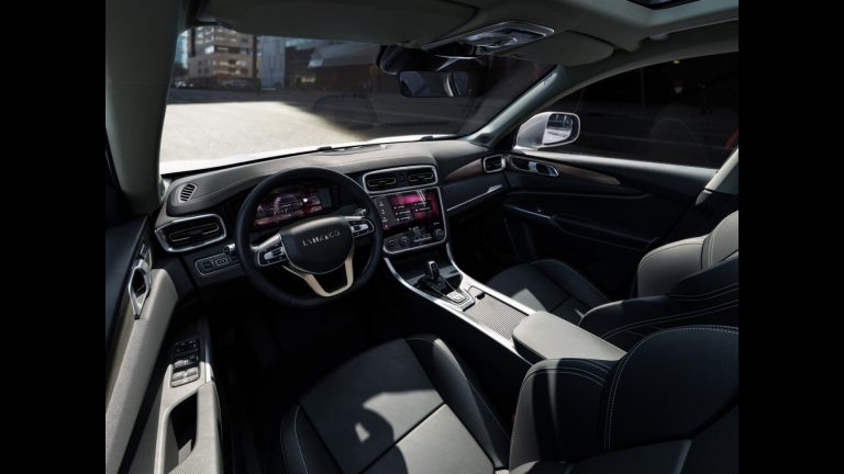 Lynk&Co 01: immagini ufficiali
