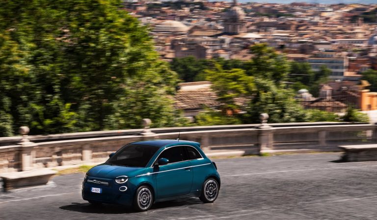 Fiat 500 “la Prima” berlina: immagini ufficiali
