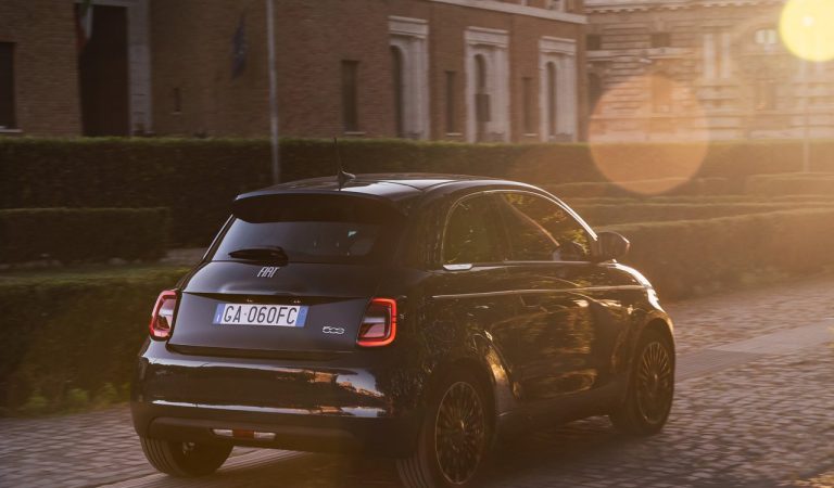 Fiat 500 “la Prima” berlina: immagini ufficiali