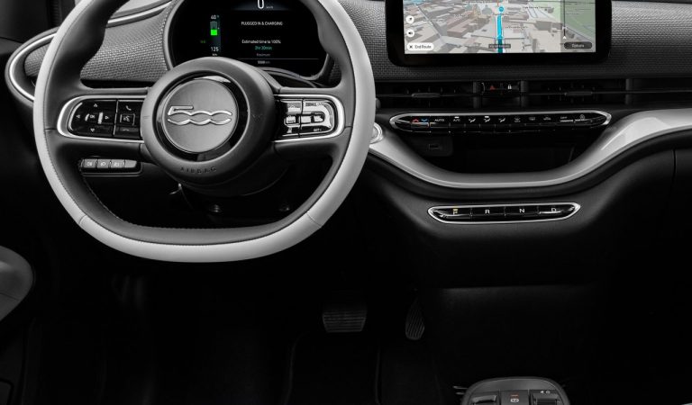 Fiat 500 “la Prima” berlina: immagini ufficiali