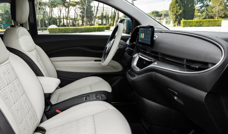 Fiat 500 “la Prima” berlina: immagini ufficiali