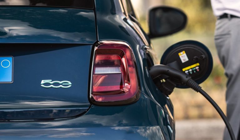 Fiat 500 “la Prima” berlina: immagini ufficiali