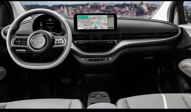 Fiat 500 “la Prima” berlina: immagini ufficiali