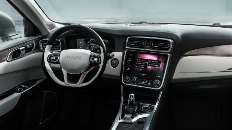 Lynk&Co 01: immagini ufficiali
