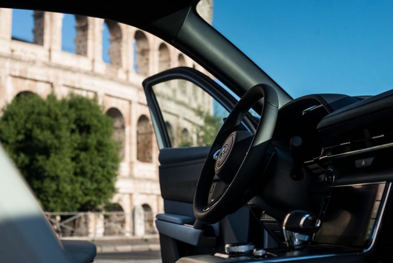 Mazda MX-30: nuove immagini ufficiali