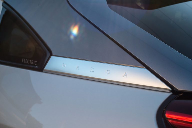 Mazda MX-30: nuove immagini ufficiali