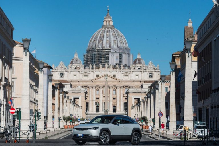 Mazda MX-30: nuove immagini ufficiali