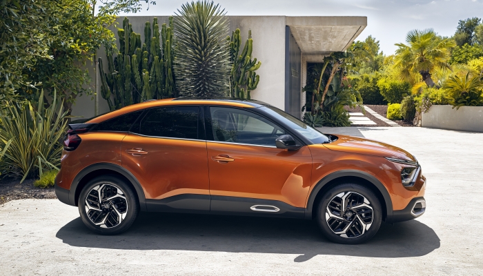 Nuove Citroen C4 e Ë-C4: immagini ufficiali