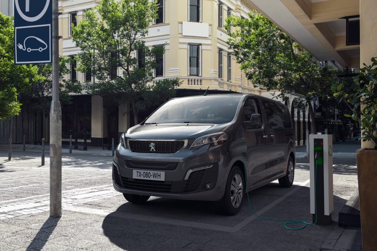 Peugeot e-Traveller: immagini ufficiali