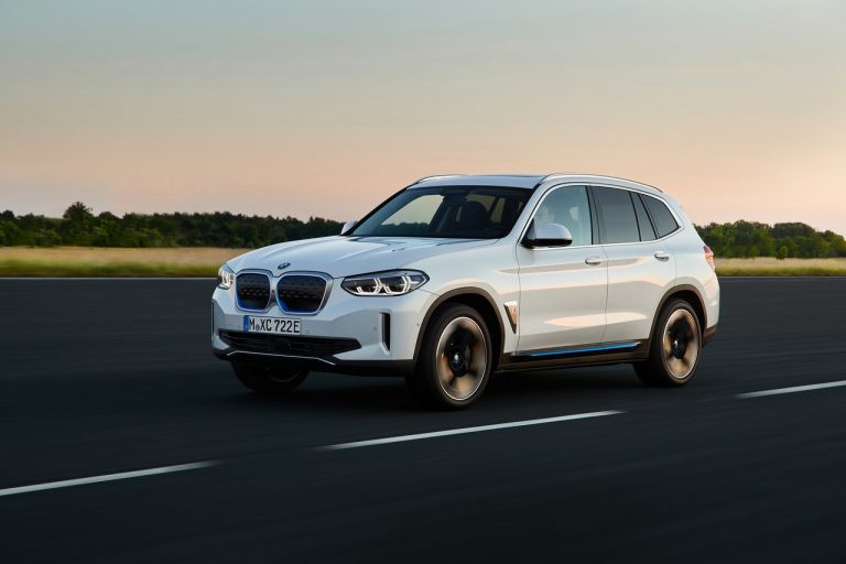 Bmw iX3: immagini ufficiali, powertrain e produzione