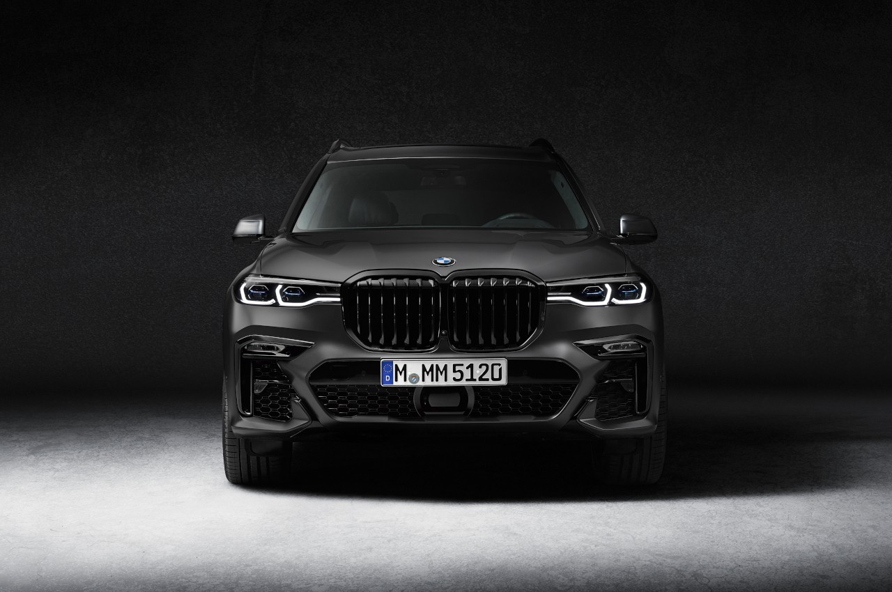 Bmw X7 Dark Shadow Edition: immagini ufficiali