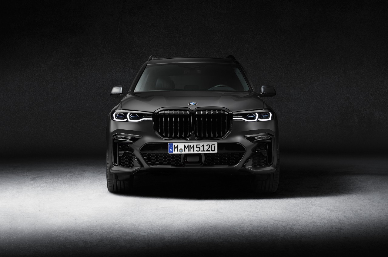 Bmw X7 Dark Shadow Edition: immagini ufficiali