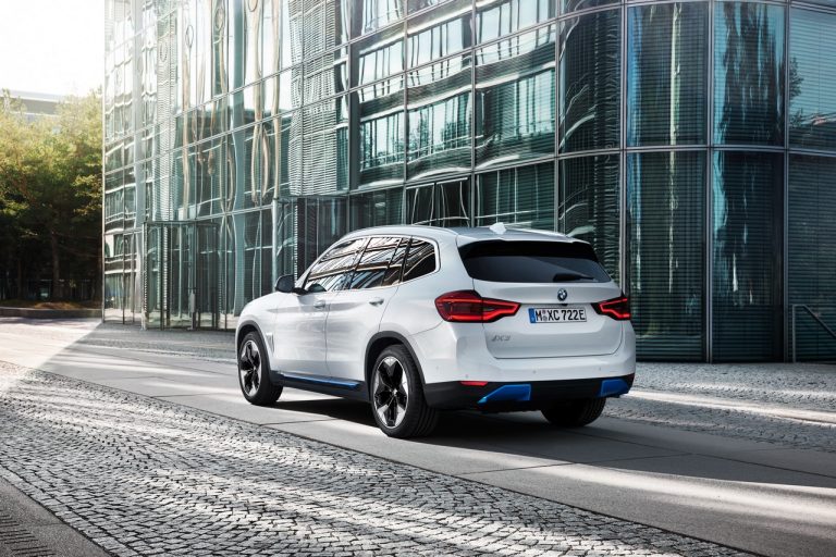 Bmw iX3: immagini ufficiali, powertrain e produzione