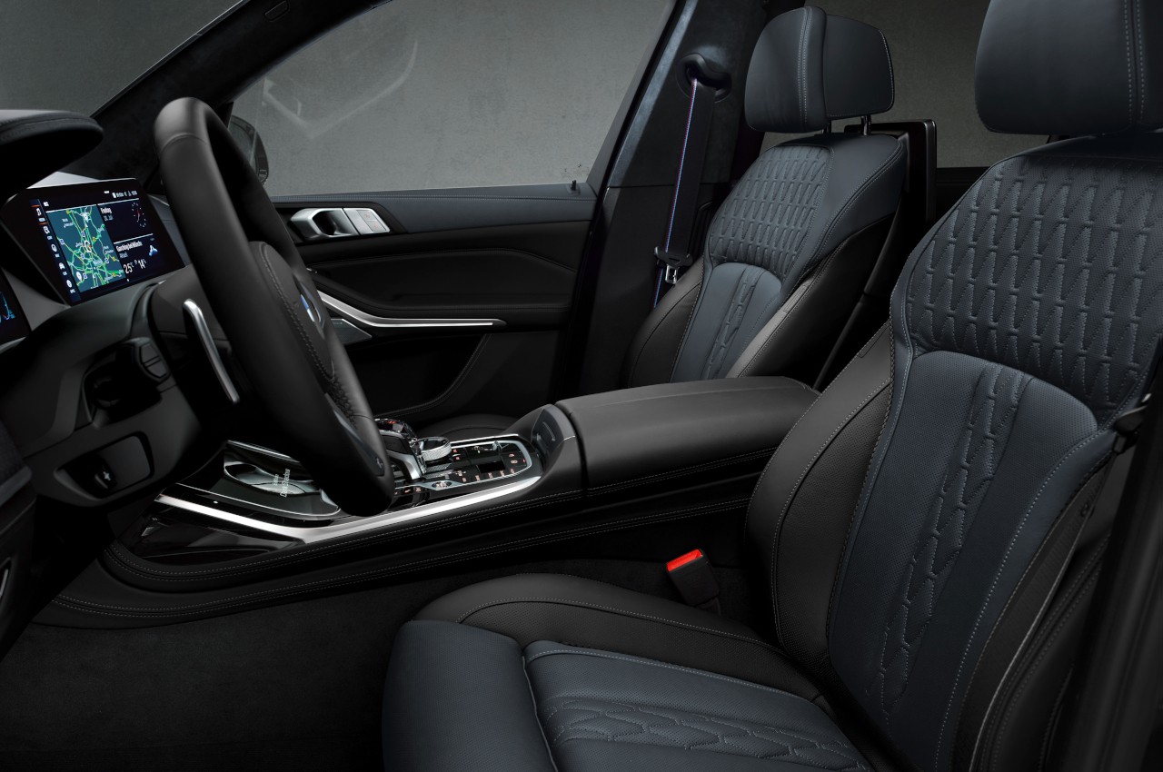 Bmw X7 Dark Shadow Edition: immagini ufficiali