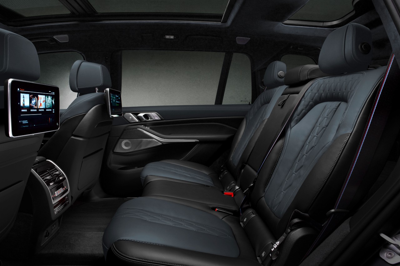 Bmw X7 Dark Shadow Edition: immagini ufficiali