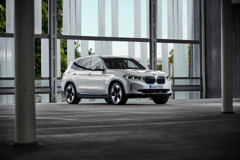 Bmw iX3: immagini ufficiali, powertrain e produzione