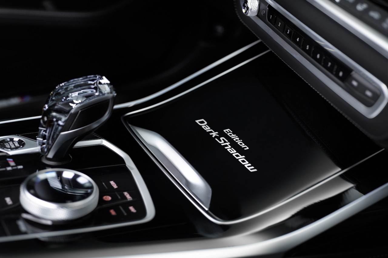 Bmw X7 Dark Shadow Edition: immagini ufficiali