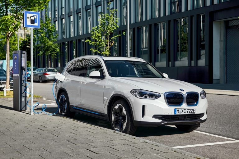 Bmw iX3: immagini ufficiali, powertrain e produzione