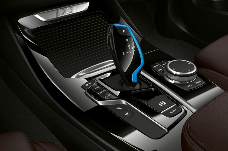 Bmw iX3: immagini ufficiali, powertrain e produzione