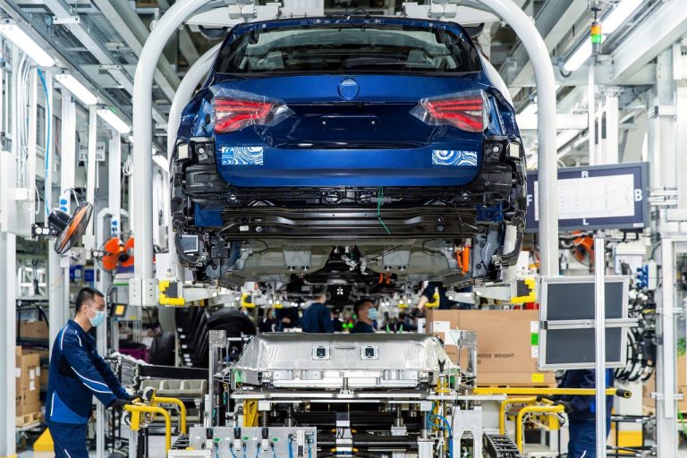 Bmw iX3: immagini ufficiali, powertrain e produzione