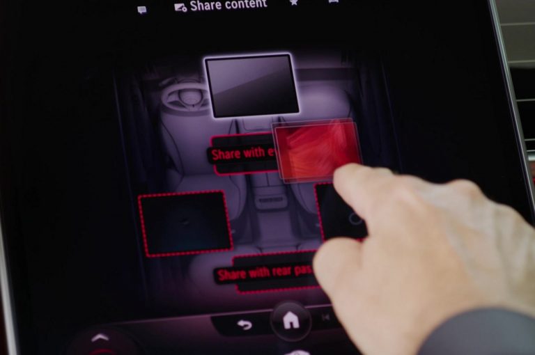 Mercedes Classe S 2021, nuovo sistema infotainment MBUX