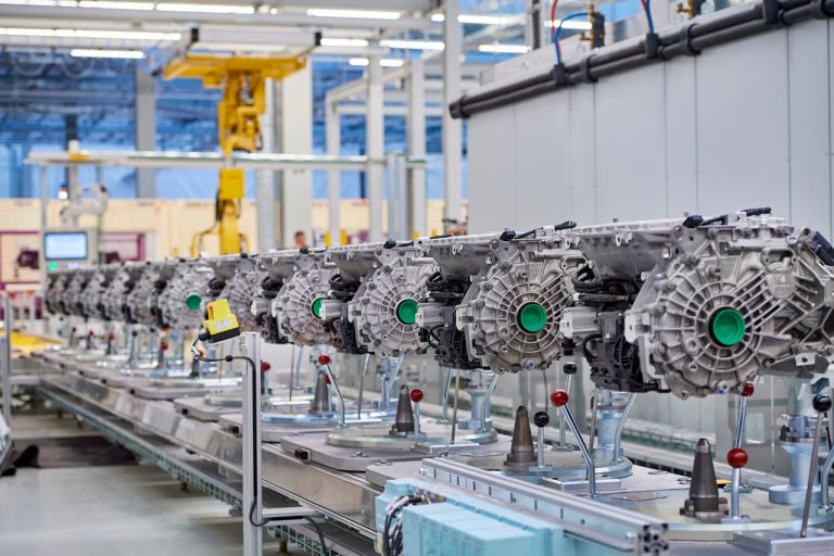Bmw iX3: immagini ufficiali, powertrain e produzione