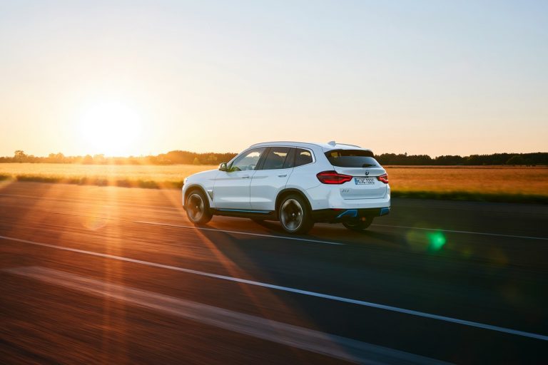 Bmw iX3: immagini ufficiali, powertrain e produzione