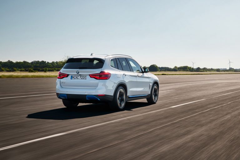 Bmw iX3: immagini ufficiali, powertrain e produzione