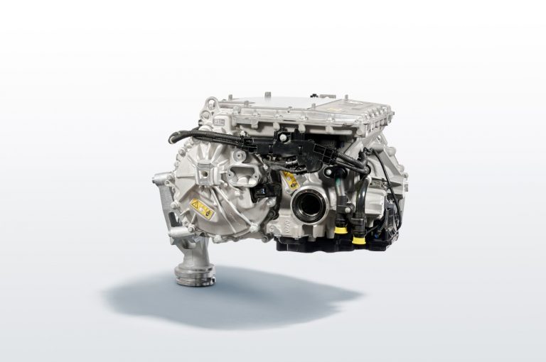 Bmw iX3: immagini ufficiali, powertrain e produzione