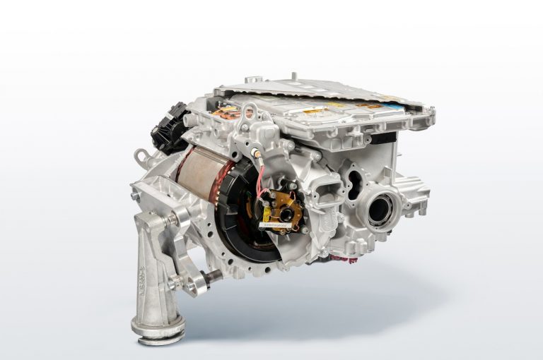 Bmw iX3: immagini ufficiali, powertrain e produzione