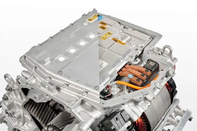 Bmw iX3: immagini ufficiali, powertrain e produzione