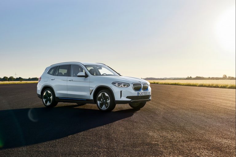 Bmw iX3: immagini ufficiali, powertrain e produzione
