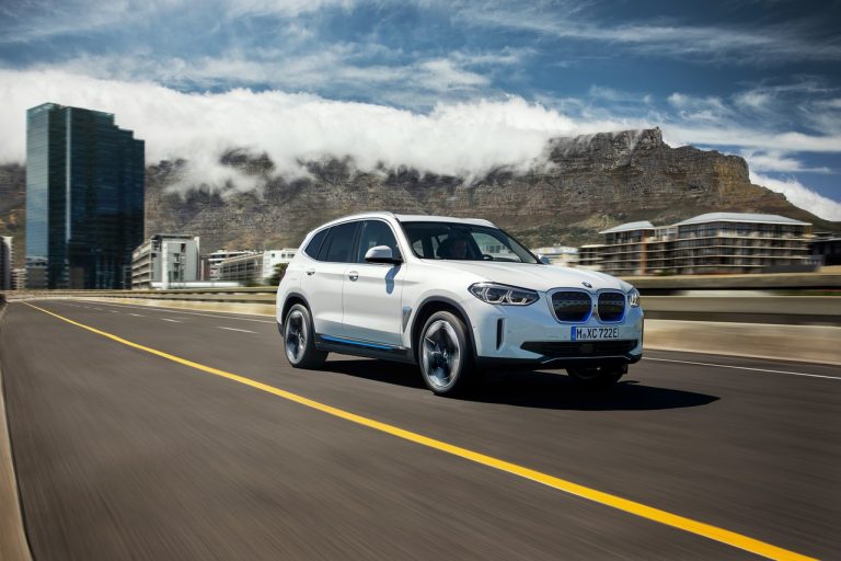Bmw iX3: immagini ufficiali, powertrain e produzione