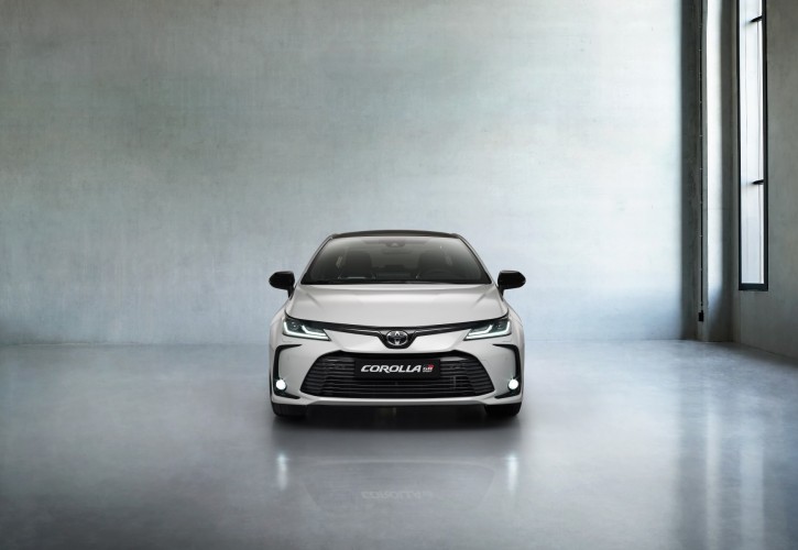 Toyota Corolla GR Sport berlina: immagini ufficiali