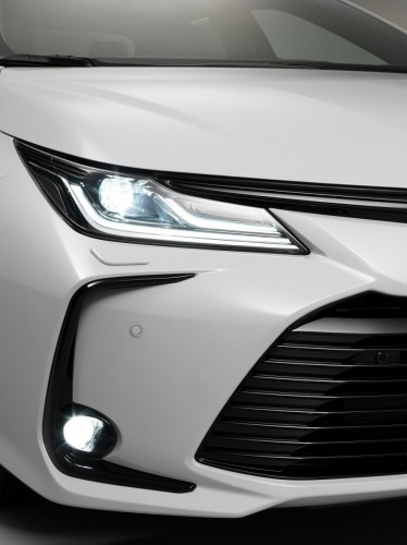 Toyota Corolla GR Sport berlina: immagini ufficiali