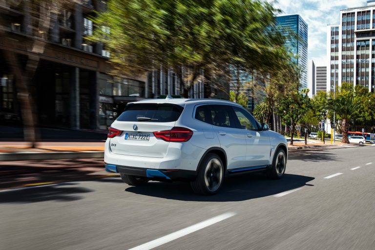 Bmw iX3: immagini ufficiali, powertrain e produzione