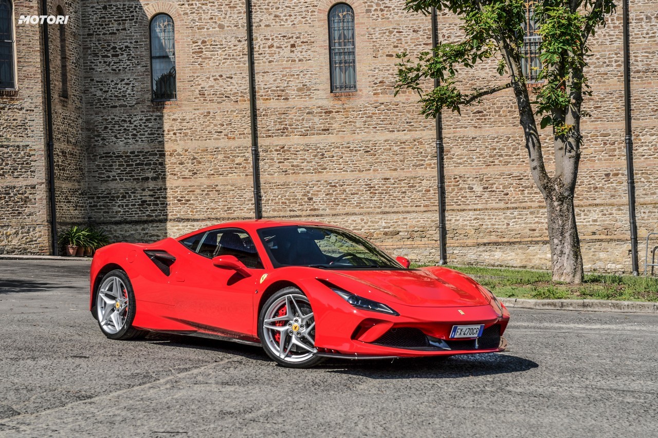 Ferrari F8 Tributo: la prova su strada