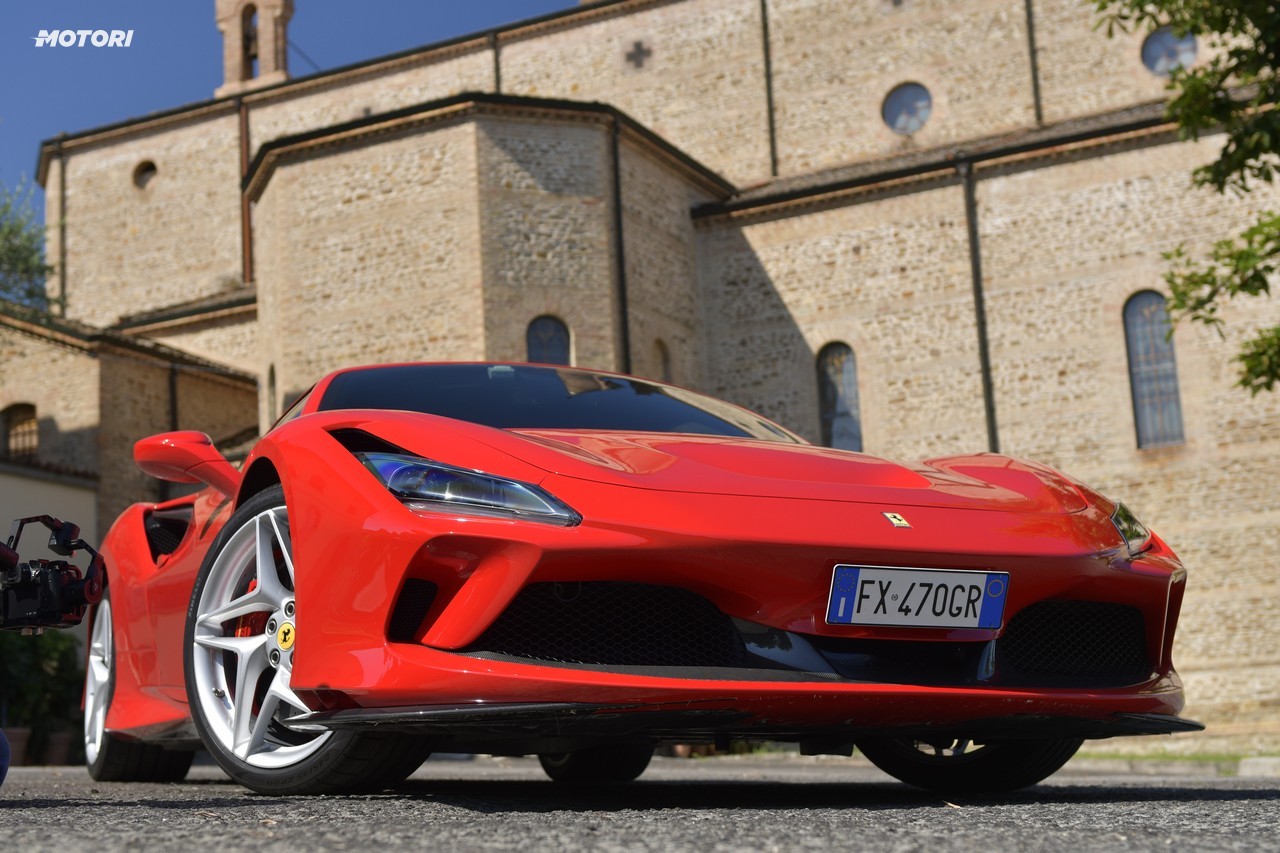 Ferrari F8 Tributo: la prova su strada