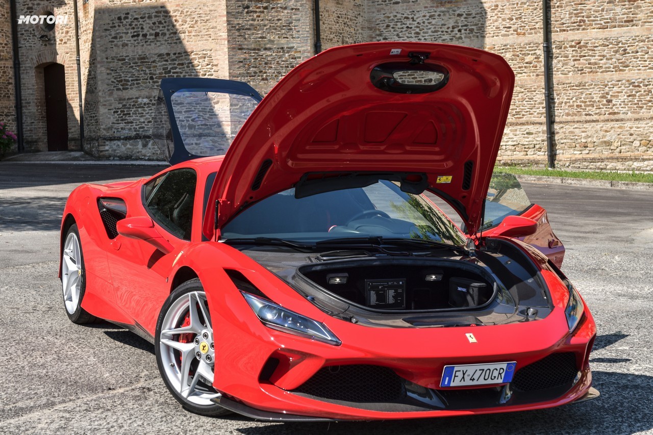 Ferrari F8 Tributo: la prova su strada