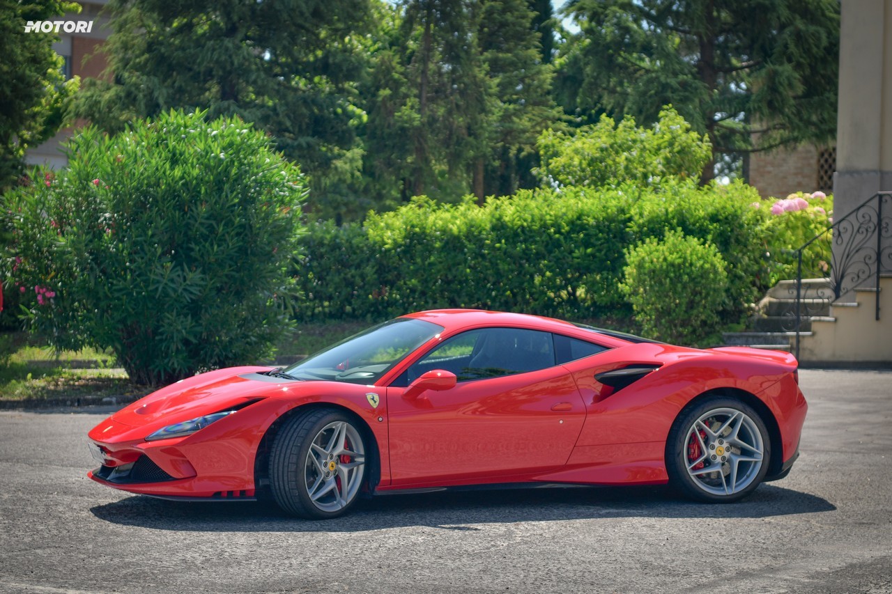 Ferrari F8 Tributo: la prova su strada