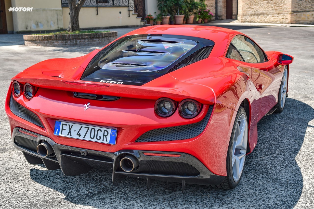 Ferrari F8 Tributo: la prova su strada