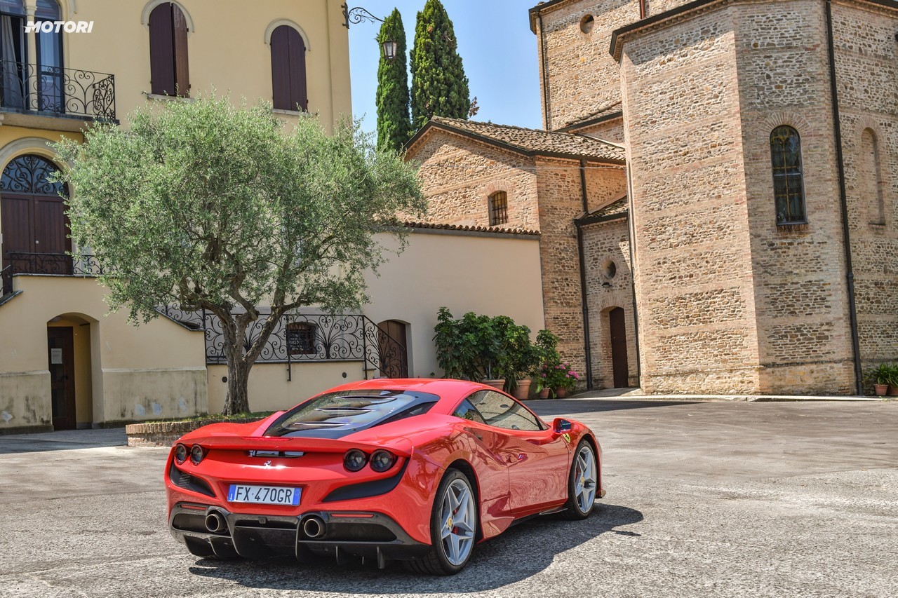 Ferrari F8 Tributo: la prova su strada