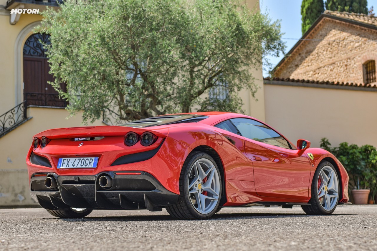 Ferrari F8 Tributo: la prova su strada