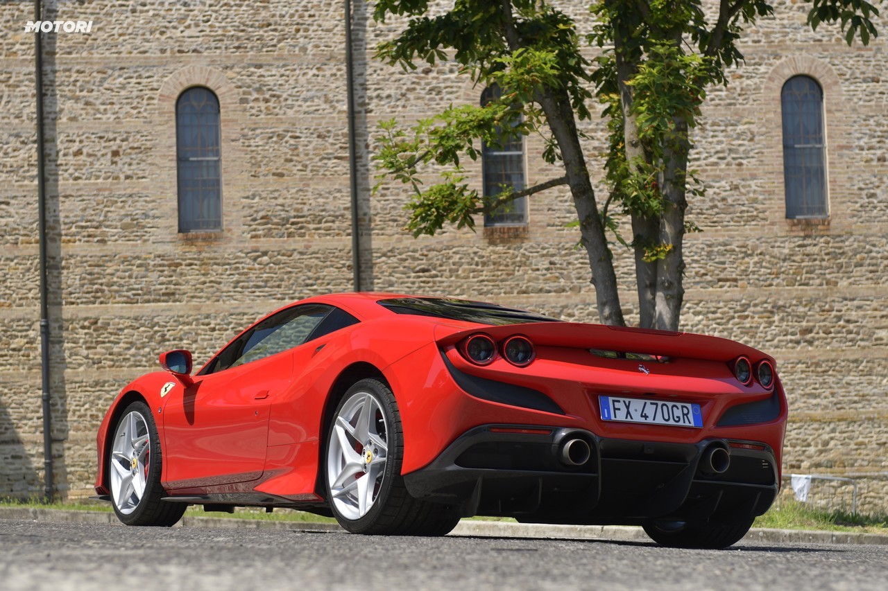 Ferrari F8 Tributo: la prova su strada