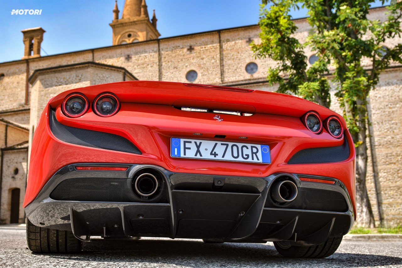 Ferrari F8 Tributo: la prova su strada